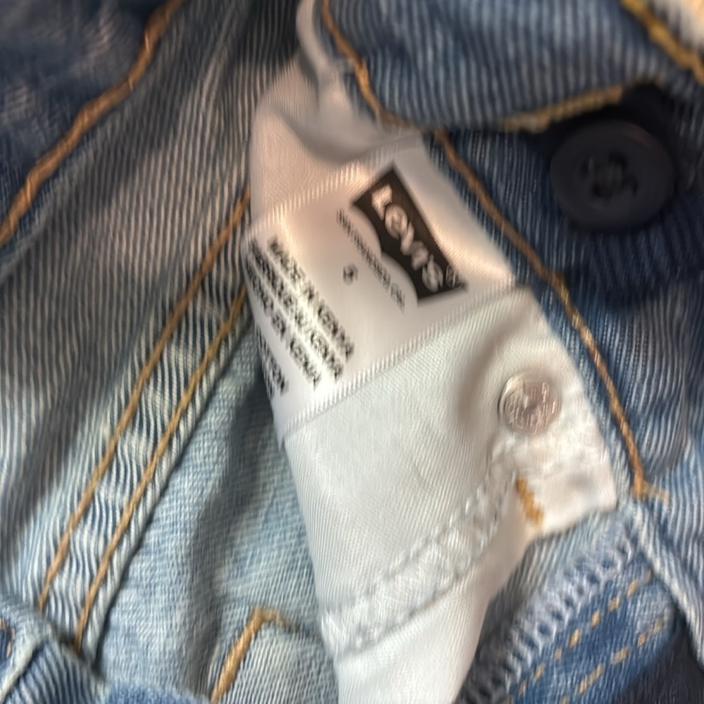 Levi's Blue Denim Shorts Classic Style Light Wash - Picture 3 of 4